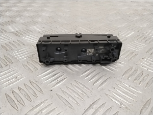 AUDI Q4 e-tron I (2021–2026) Warnblinkschalter 85E925301P - 2