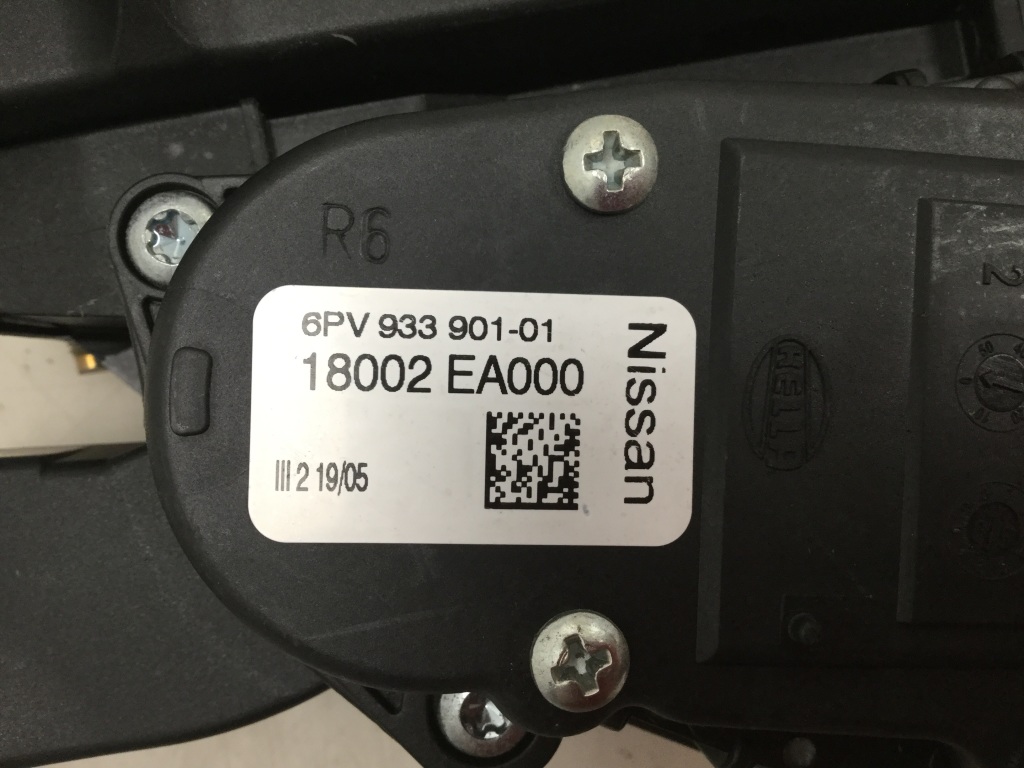 NISSAN NP300 1 generation (2008-2015) Throttle Pedal 18002EA000 21241669