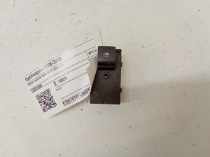 Interrupteur de lève-vitre arrière - 13301888