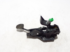   Brake pedal  - 465014548R 