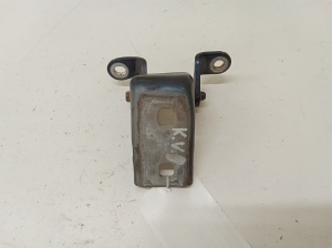 Charnière supérieure de porte avant - A046574