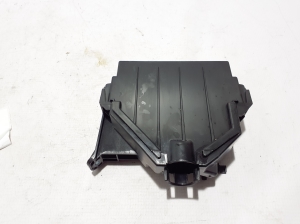   Sicherungskastengehäuse unter der Motorhaube  - 243129484R 