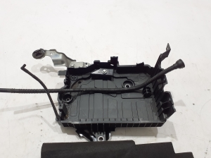 Dacia Duster P1310 (2024–2026) Batteriehalter 244286135R - 3