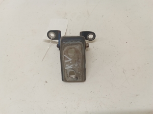 Charnière supérieure de porte avant - A046574