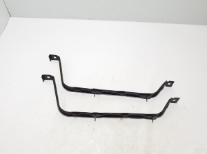 Fuel tank bracket - 174066057R