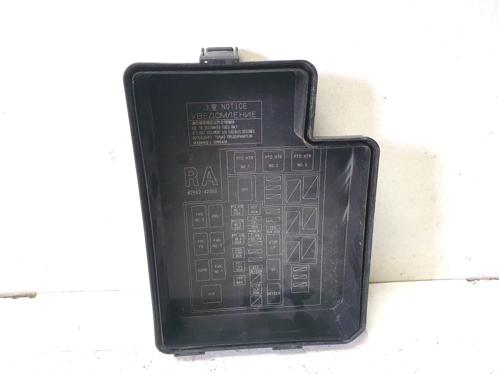 TOYOTA RAV 4 A4 (2012–2018) Sicherungskastendeckel vorne 8266242350 TOYOTA RAV 4 A4 (2012–2018) Sicherungskastendeckel vorne 8266242350