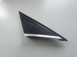 Mirror triangle trim - BM51A16004