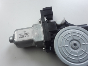 Infiniti M37 Y51 (2011–2026) Esiukse aknatõstuki mootor 807311MA0A - 3