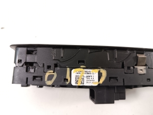 RENAULT Clio V (2019–2026) Front door glass switch 254015831R - 3