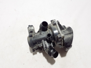   Pompe à eau pour automobile 