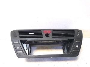 Citroen C4 Picasso (2007–2013) Dashboard air vent grilles 303845 - 5
