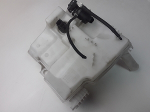 Ford Focus (2011–2018) Front washer fluid reservoir BV6117B613CA - 4