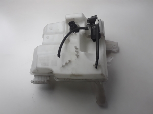 Esiklaasi pesuvedeliku paak - BV6117B613CA
