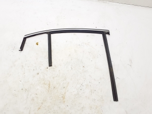   Rear side door seal on the door  - 32274217 