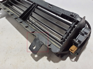 Dacia Duster (2017–2024) Intercooler air deflector 214F63070R - 3