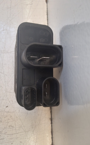 Volkswagen Transporter T5 (2003–2015) Jahutusventilaatori relee - 3