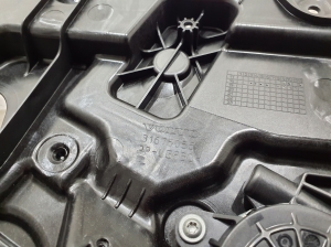 VOLVO S60 III (2018–2026) Priekšējo durvju logu pacēlājs 31675055 - 2