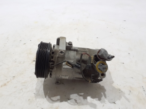   A/C compressor  - 31449067 