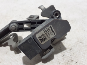 VOLVO S60 III (2018–2026) Andur tagumisel rummul 32246632 - 3
