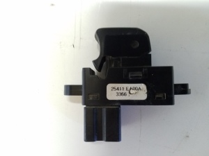 NISSAN Navara (2005–2015) Schalter el. Fensterheber hinten 25411EA00A - 2