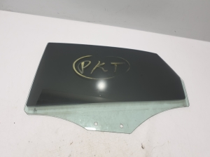 Rear side door glass - 8V5845205