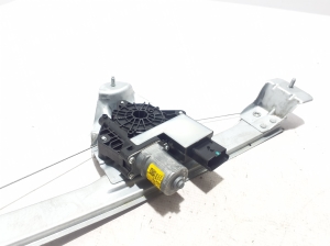 RENAULT Arkana (2019–2026) Aizmugurējo durvju logu pacēlājs 827217197R - 3