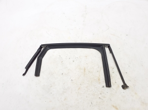   Rear side door seal on the door  - 823305376R 