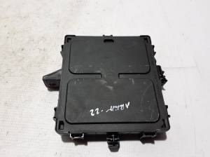 RENAULT Arkana (2019–2026) Komforta bloks 284B29294R - 3