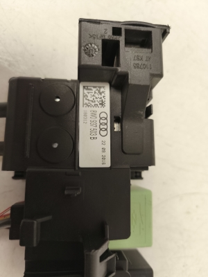 AUDI A4 B9 (2015–2026) Kaitsmeplokid 8W0937503B - 3
