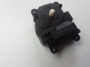 Infiniti M37 Y51 (2011–2026) Salongi soojenduse klapi mootor 0638001900 - 3