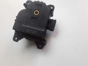Infiniti M37 Y51 (2011–2026) Salongi soojenduse klapi mootor 1138002320 - 3