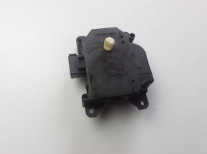 Infiniti M37 Y51 (2011–2026) Salongi soojenduse klapi mootor 0638001910 - 4