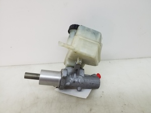  Master cylinder 