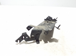 RENAULT Arkana (2019–2026) Engine control unit bracket 237146784R - 4