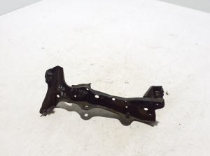 AUDI A3 8V (2012–2020) Front fender bracket 8V0821168 - 2