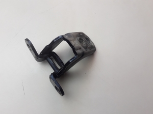 Infiniti M37 Y51 (2011–2026) Esiukse ülemine hing 804011MA0A - 2