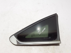 Rear quarter glass - 833067352R
