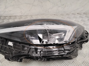 VOLVO XC40 (2017–2026) Headlight 32338908 - 7