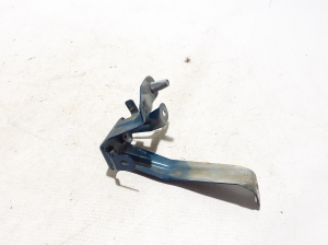   Front fender bracket  - 631440589R 