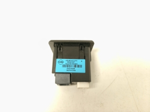 NISSAN X-Trail T32 (2013–2021) USB port 795405004 - 2