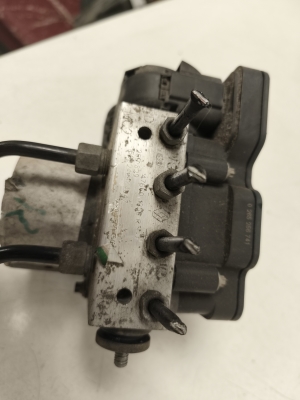 RENAULT Kadjar (2015–2026) ABS unit 476601356R - 4