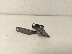 Charnière de capot moteur - 654002708R