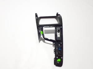 BMW X1 F48 (2015–2022) Keskkonsool 9292547 - 3
