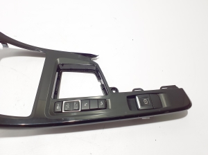 BMW X1 F48 (2015–2022) Keskkonsool 9292547 - 4