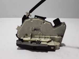 Volkswagen Amarok I (2010–2022) Rear side door lock 5N0839015D - 4