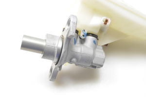 Opel Astra K (2015–2021) Brake master cylinder 32669335 - 2