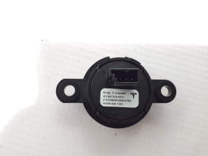 Tesla Model 3 3 (2016–2024) Trunk opening switch 1647413-00 - 2