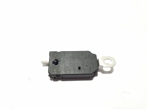 Tesla Model 3 3 (2016–2024) Antenni võimendi 1098046 - 3