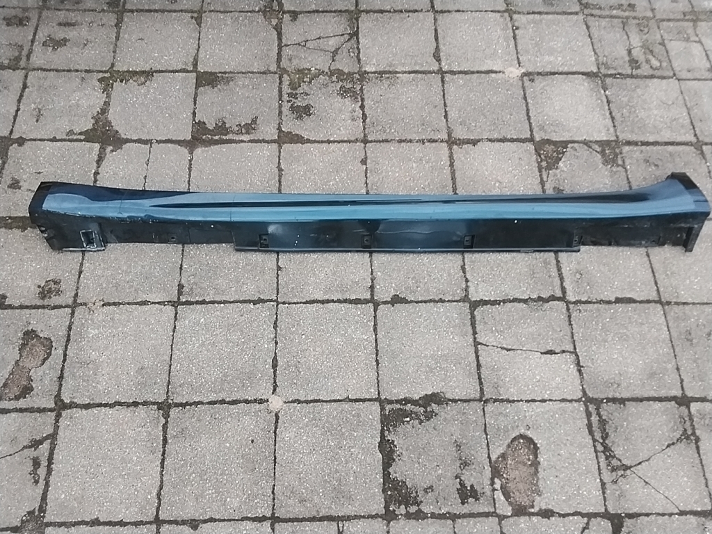 Infiniti M37 Y51 (2011–2026) Karbi välimine ilupaneel 768511MA3B Infiniti M37 Y51 (2011–2026) Karbi välimine ilupaneel 768511MA3B