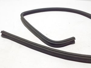Volkswagen Amarok I (2010–2022) Front door rubber seal 2H0837431C - 2